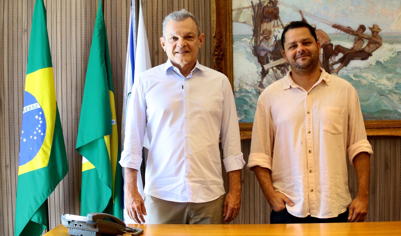 sarto e Davi Gomes posam para a foto